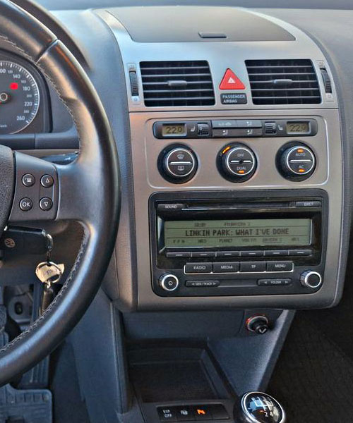 VW Touran I Autoradio 2 DIN Einbauset + Lenkradfernbedienung - Autoradio  Einbau Integration für viele Fahrzeuge